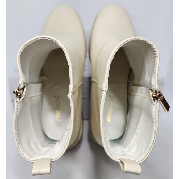 Shoedazzle Danilyn-E Cream Colored Faux Leather Lug Sole Bootie 5" Shaft, Zip Up - Picture 4 of 15